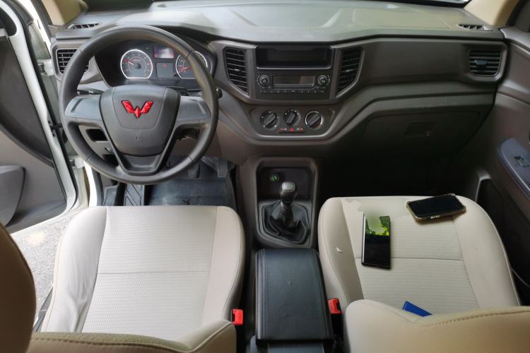 Used Wuling Hongguang V 2022 1.5L Jingqu Version Hydraulic Power Steering LAR Center Console