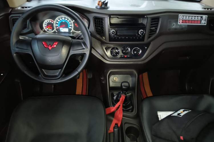 Used Wuling Hongguang V 2022 1.5L Enjoy Edition Electric-Powered LAR Center Console