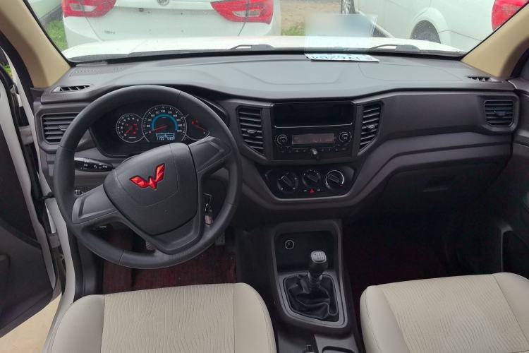 Used Wuling Hongguang V 2022 1.5L Enjoy Edition Hydraulic Power Steering LAR Center Console