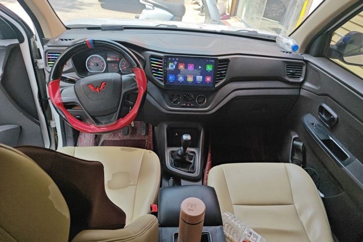 Used Wuling Hongguang V 2022 1.5L Jingqu Version Hydraulic Power Steering LAR Center Console
