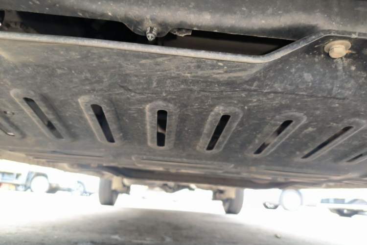 Used Wuling Hongguang V 2022 1.5L Jingqu Edition Enclosed-Window Vehicle with Hydraulic Power Steering LAR Chassis Front