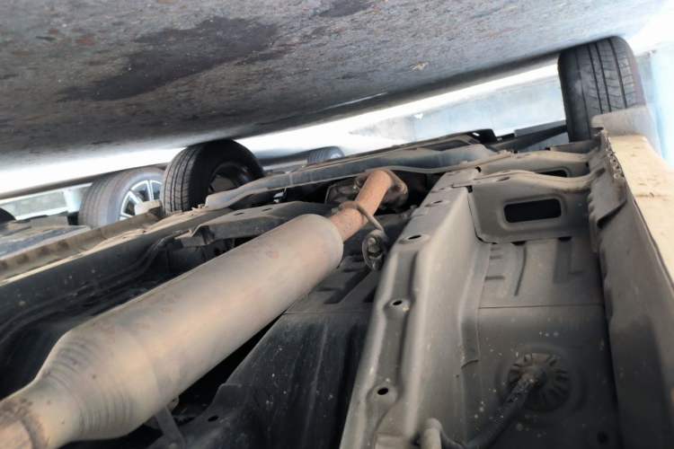 Used Wuling Hongguang V 2022 1.5L Jingqu Edition Enclosed-Window Vehicle with Hydraulic Power Steering LAR Chassis Front Left