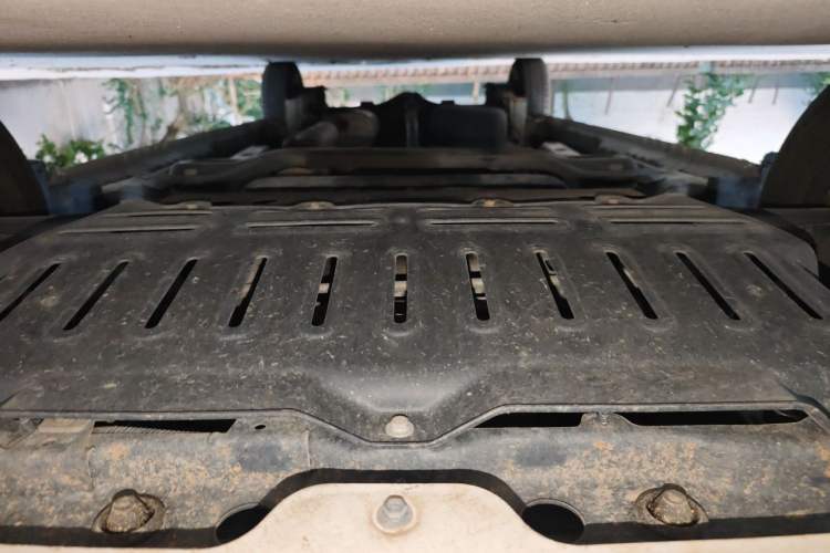 Used Wuling Hongguang V 2022 1.5L Jingqu Version Hydraulic Power Steering LAR Chassis Front