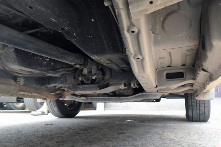 Used Wuling Hongguang V 2022 1.5L Jingqu Edition Enclosed-Window Vehicle with Hydraulic Power Steering LAR Chassis Front Right