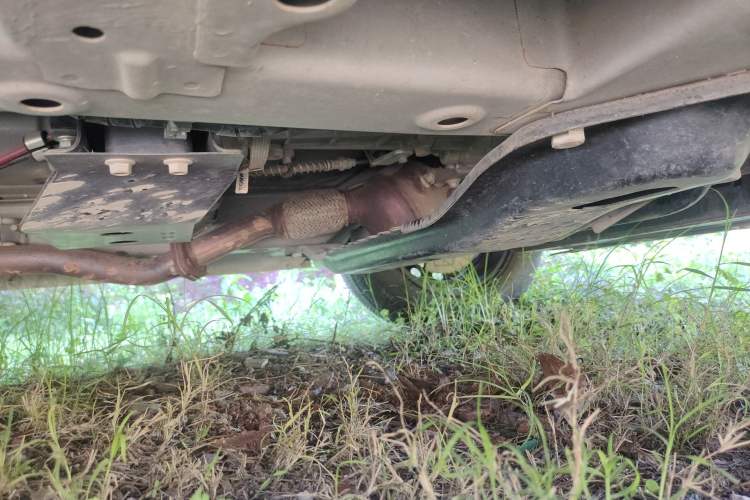 Used Wuling Hongguang V 2022 1.5L Jingqu Edition Enclosed-Window Vehicle with Hydraulic Power Steering LAR Chassis Front Right