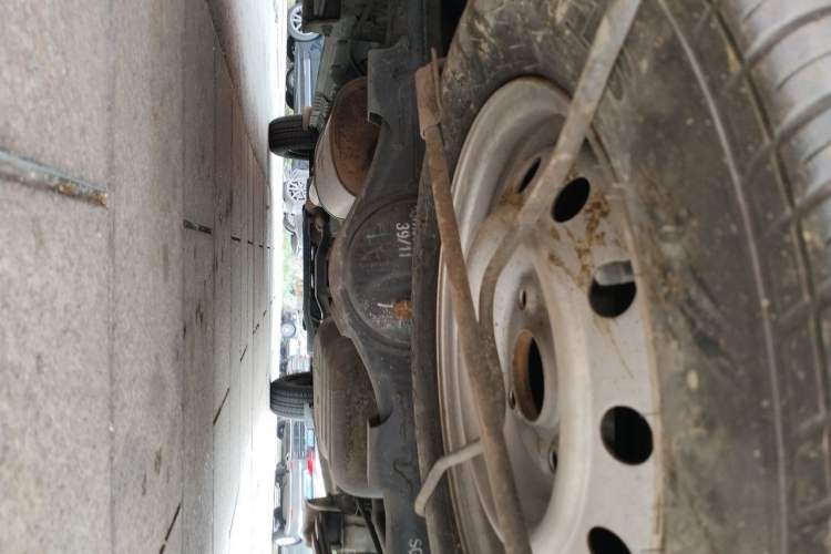 Used Wuling Hongguang V 2022 1.5L Jingqu Version Hydraulic Power Steering LAR Chassis Rear