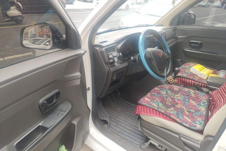 Used Wuling Hongguang V 2022 1.5L Enjoy Edition Hydraulic Power Steering LAR Driver Seat