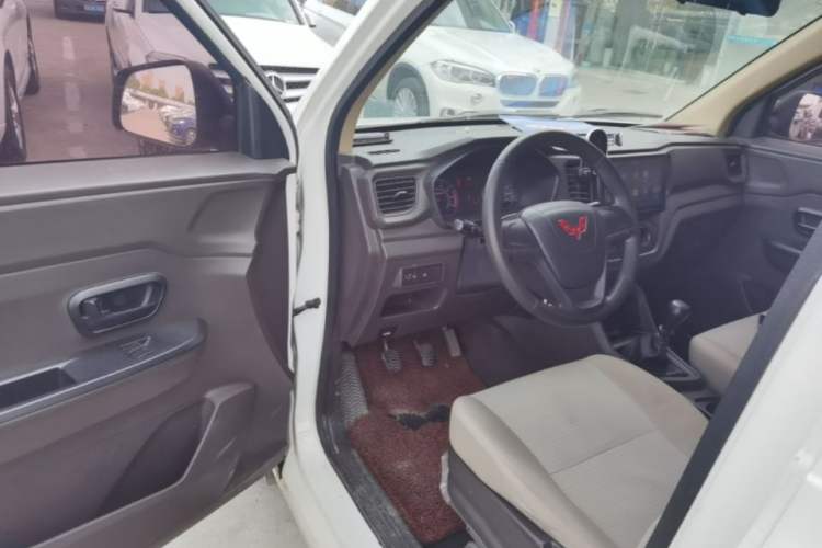 Used Wuling Hongguang V 2022 1.5L Jingqu Edition Electric-Assist LAR Driver Seat