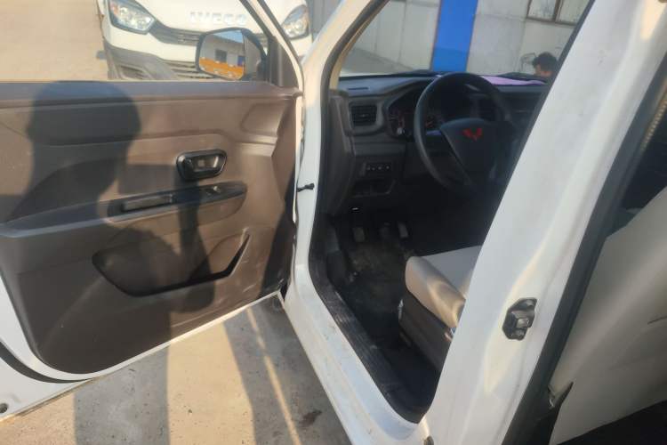 Used Wuling Hongguang V 2022 1.5L Jingqu Edition Electric-Assist LAR Driver Seat