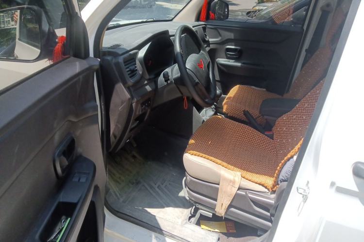 Used Wuling Hongguang V 2022 1.5L Jingqu Version Hydraulic Power Steering LAR Driver Seat