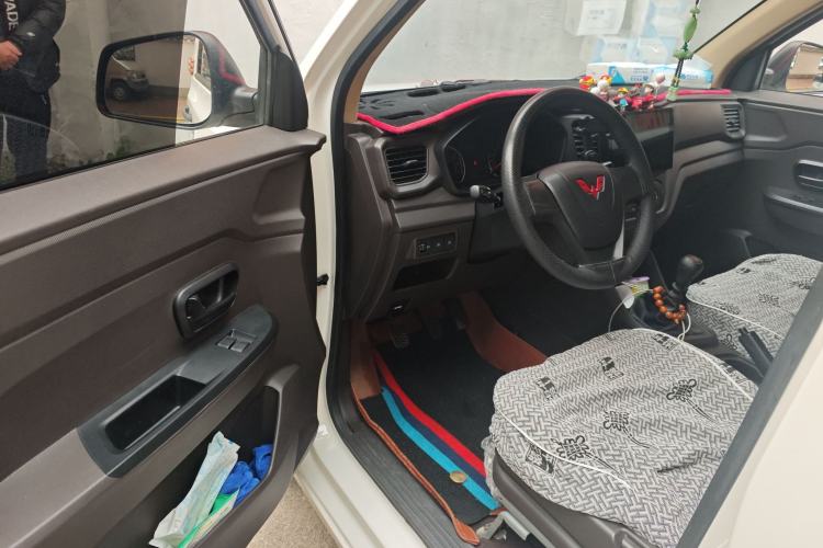 Used Wuling Hongguang V 2022 1.5L Jingqu Edition Electric-Assist LAR Driver Seat