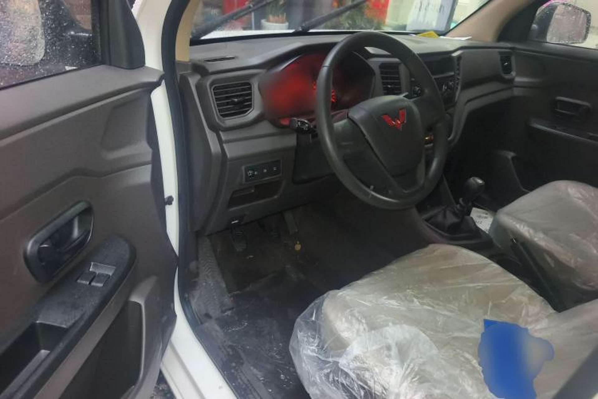 Used Wuling Hongguang V 2022 1.5L Jingqu Edition Electric-Assist LAR Driver Seat