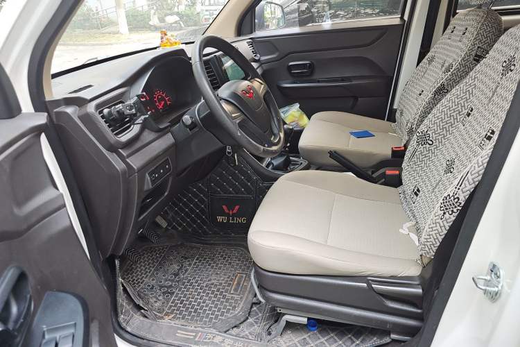 Used Wuling Hongguang V 2022 1.5L Jingqu Version Hydraulic Power Steering LAR Driver Seat