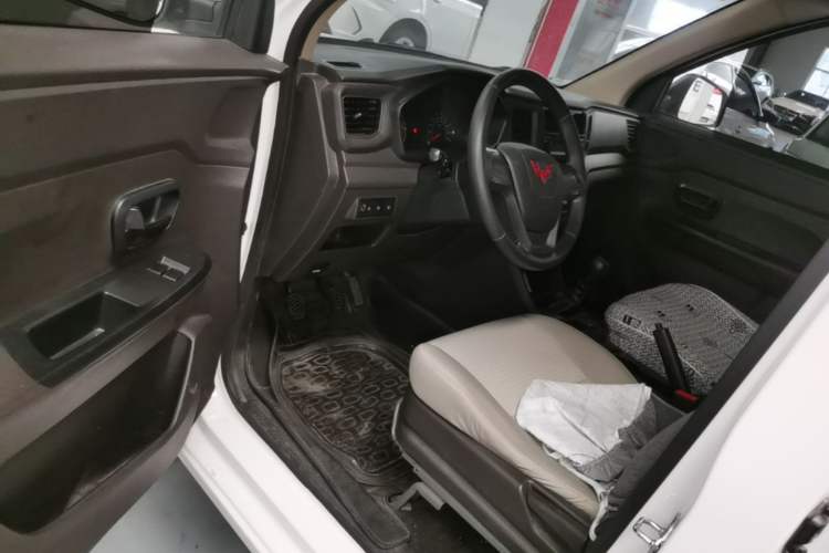 Used Wuling Hongguang V 2022 1.5L Jingqu Edition Electric-Assist LAR Driver Seat