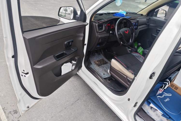Used Wuling Hongguang V 2022 1.5L Jingqu Edition Electric-Assist LAR Driver Seat