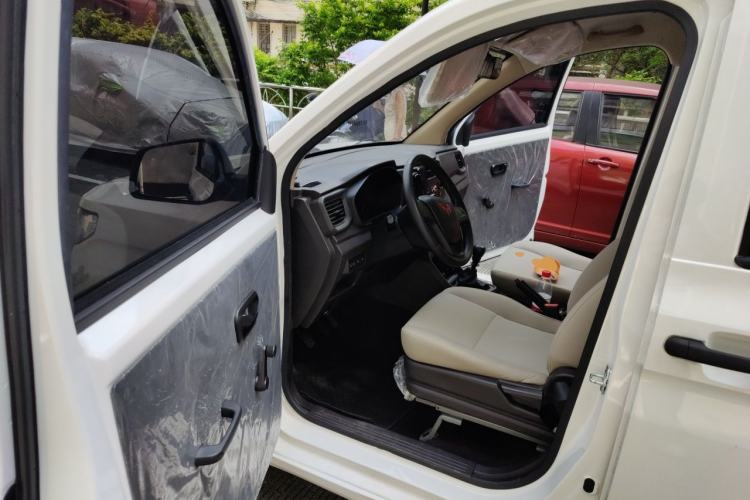 Used Wuling Hongguang V 2022 1.5L Jingqu Version Hydraulic Power Steering LAR Driver Seat