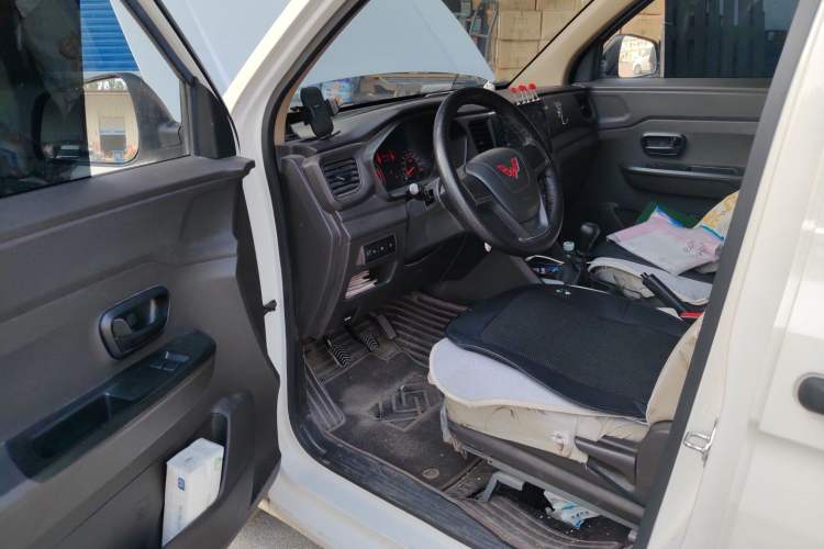 Used Wuling Hongguang V 2022 1.5L Jingqu Edition Electric-Assist LAR Driver Seat