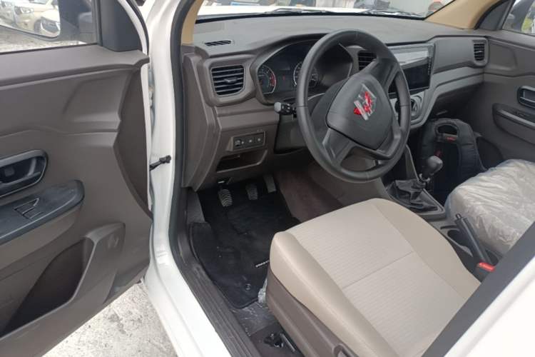 Used Wuling Hongguang V 2022 1.5L Jingqu Edition Electric-Assist LAR Driver Seat