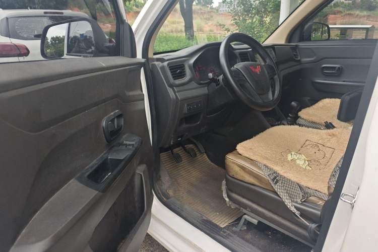 Used Wuling Hongguang V 2022 1.5L Jingqu Edition Electric-Assist LAR Driver Seat