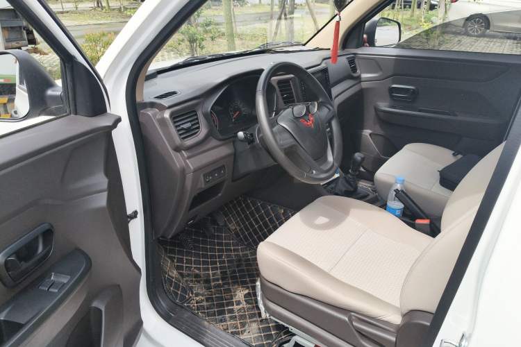 Used Wuling Hongguang V 2022 1.5L Jingqu Version Hydraulic Power Steering LAR Driver Seat
