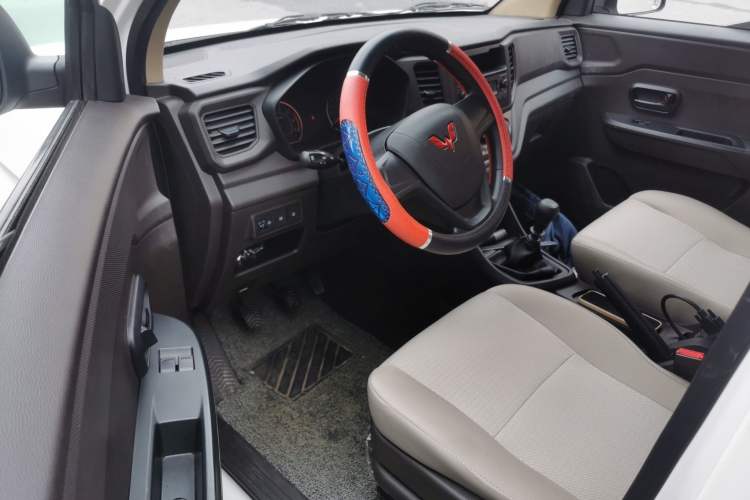 Used Wuling Hongguang V 2022 1.5L Jingqu Edition Electric-Assist LAR Driver Seat