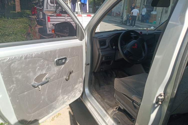 Used Wuling Hongguang V 2022 1.5L Jingqu Version Hydraulic Power Steering LAR Driver Seat