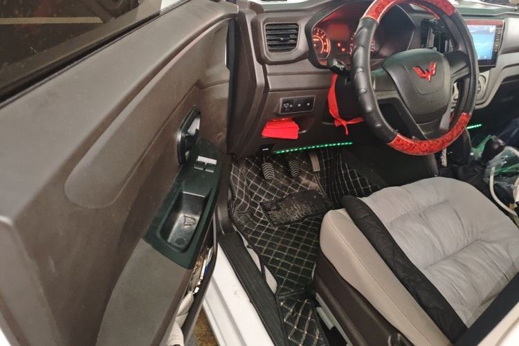 Used Wuling Hongguang V 2022 1.5L Enjoy Edition Hydraulic Power Steering LAR Driver Seat