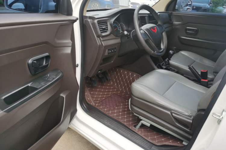 Used Wuling Hongguang V 2022 1.5L Enjoy Edition Electric-Powered LAR Driver Seat