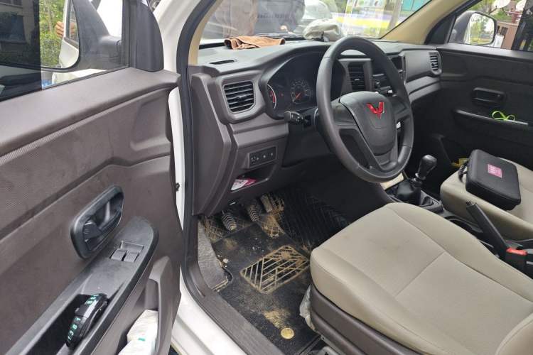 Used Wuling Hongguang V 2022 1.5L Jingqu Edition Electric-Assist LAR Driver Seat