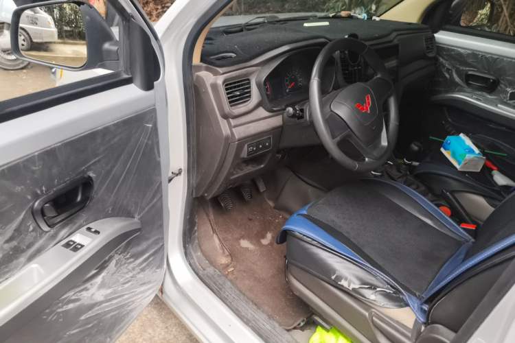 Used Wuling Hongguang V 2022 1.5L Jingqu Edition Electric-Assist LAR Driver Seat