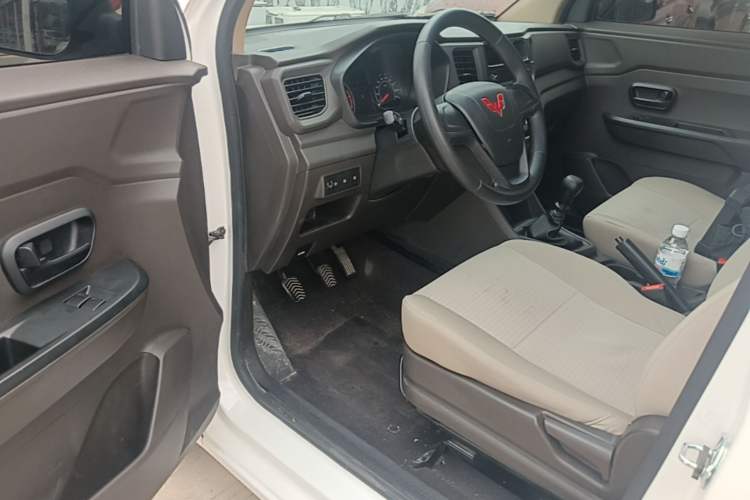 Used Wuling Hongguang V 2022 1.5L Jingqu Edition Electric-Assist LAR Driver Seat