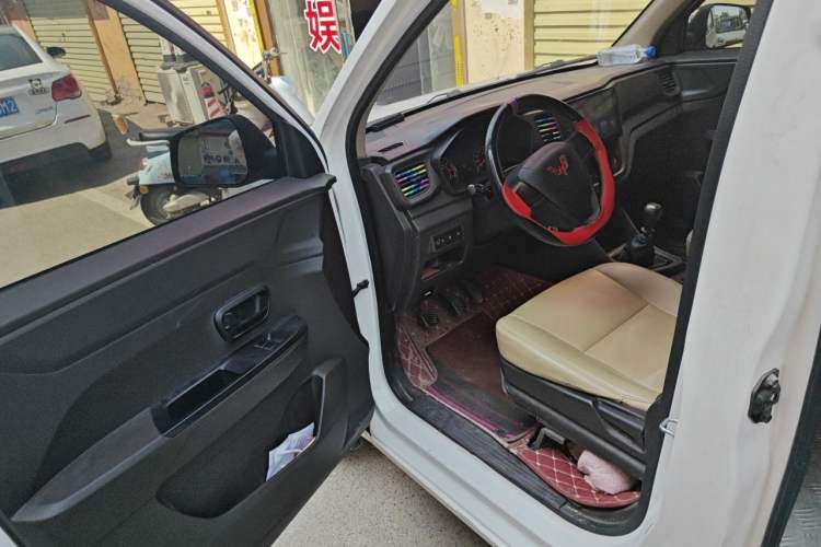 Used Wuling Hongguang V 2022 1.5L Jingqu Version Hydraulic Power Steering LAR Driver Seat