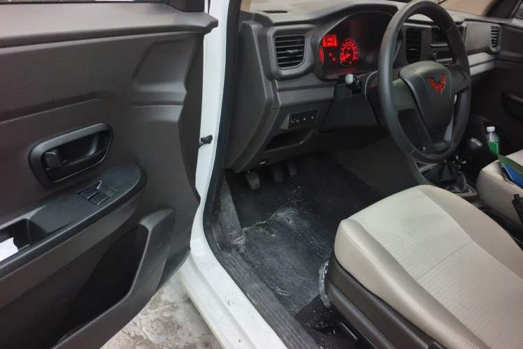 Used Wuling Hongguang V 2022 1.5L Jingqu Edition Electric-Assist LAR Driver Seat