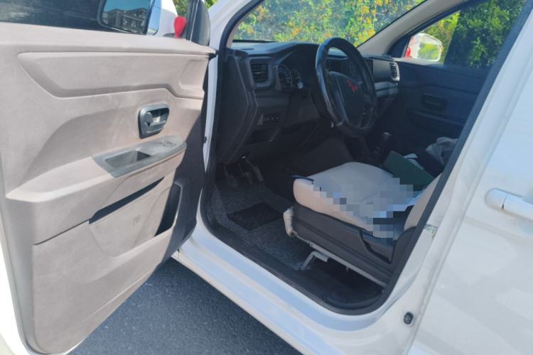 Used Wuling Hongguang V 2022 1.5L Jingqu Version Hydraulic Power Steering LAR Driver Seat