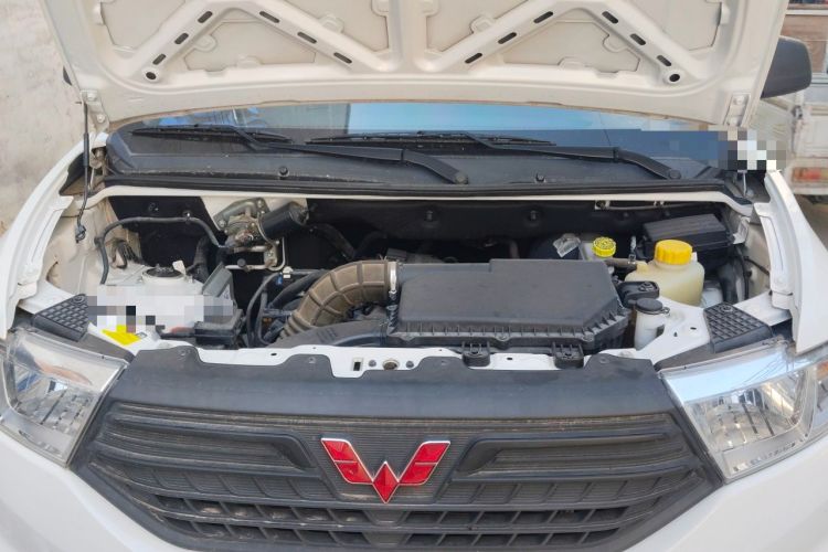 Used Wuling Hongguang V 2022 1.5L Jingqu Edition Enclosed-Window Vehicle with Hydraulic Power Steering LAR Engine Bay