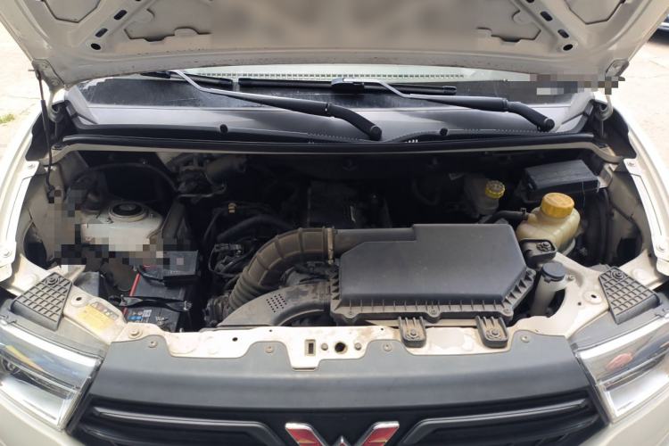 Used Wuling Hongguang V 2022 1.5L Jingqu Edition Enclosed-Window Vehicle with Hydraulic Power Steering LAR Engine Bay