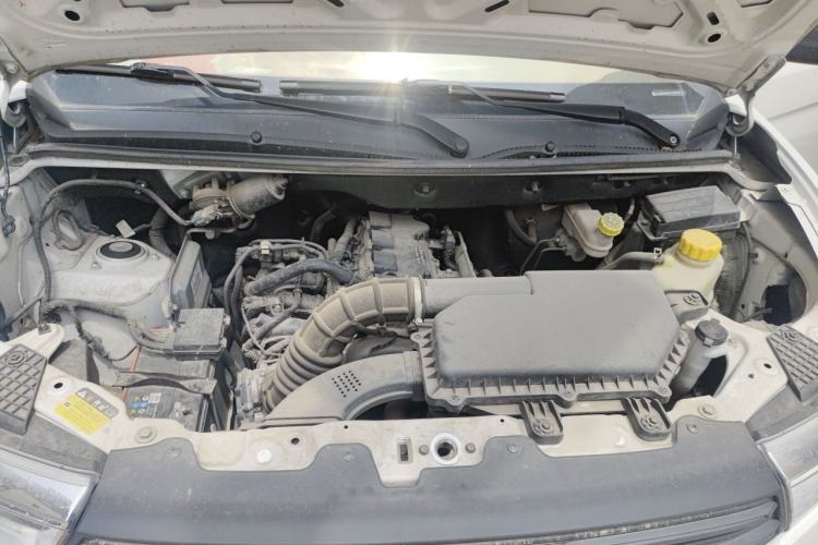 Used Wuling Hongguang V 2022 1.5L Jingqu Version Hydraulic Power Steering LAR Engine Bay