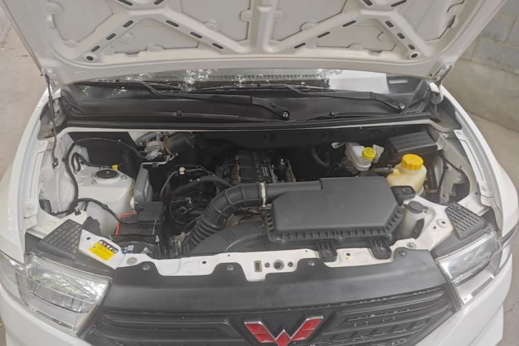 Used Wuling Hongguang V 2022 1.5L Jingqu Version Hydraulic Power Steering LAR Engine Bay