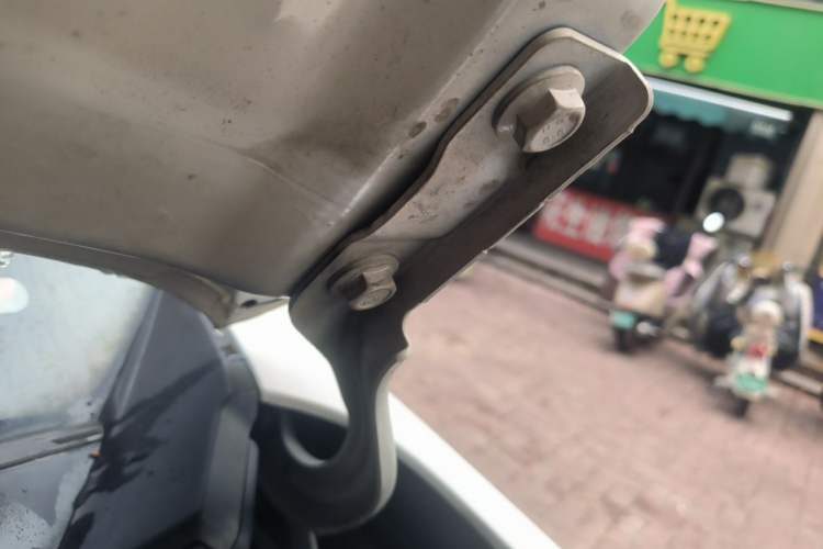 Used Wuling Hongguang V 2022 1.5L Jingqu Version Hydraulic Power Steering LAR Engine Bay Left