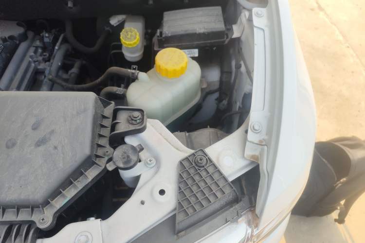 Used Wuling Hongguang V 2022 1.5L Jingqu Edition Electric-Assist LAR Engine Bay Left