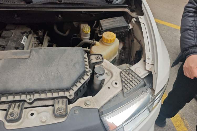 Used Wuling Hongguang V 2022 1.5L Jingqu Edition Electric-Assist LAR Engine Bay Left