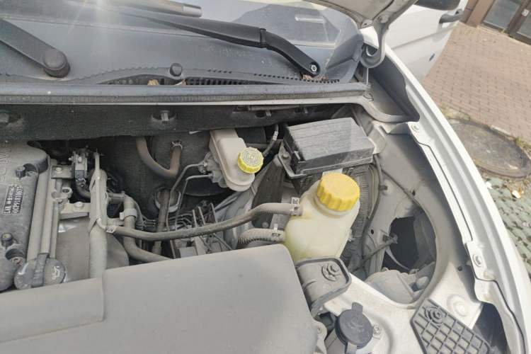 Used Wuling Hongguang V 2022 1.5L Jingqu Version Hydraulic Power Steering LAR Engine Bay Left