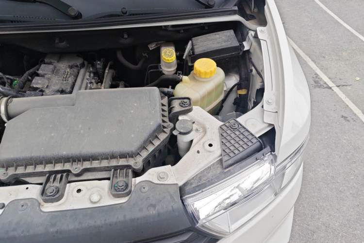 Used Wuling Hongguang V 2022 1.5L Jingqu Edition Electric-Assist LAR Engine Bay Left