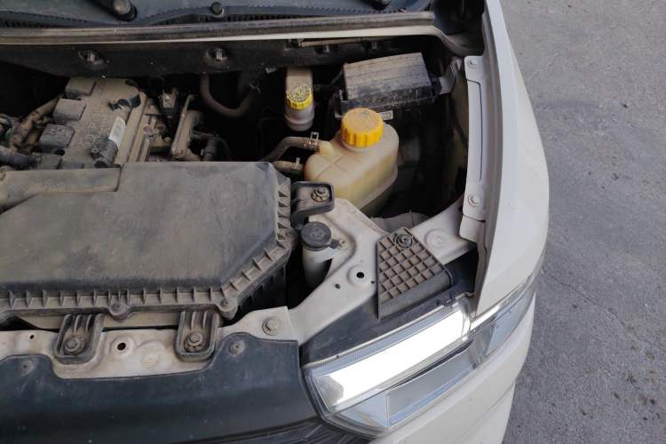 Used Wuling Hongguang V 2022 1.5L Jingqu Edition Electric-Assist LAR Engine Bay Left