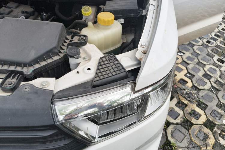 Used Wuling Hongguang V 2022 1.5L Jingqu Version Hydraulic Power Steering LAR Engine Bay Left