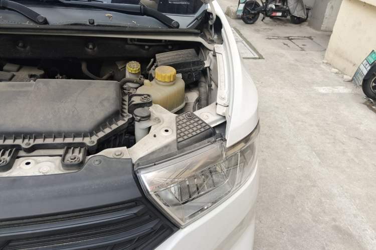 Used Wuling Hongguang V 2022 1.5L Jingqu Edition Electric-Assist LAR Engine Bay Left