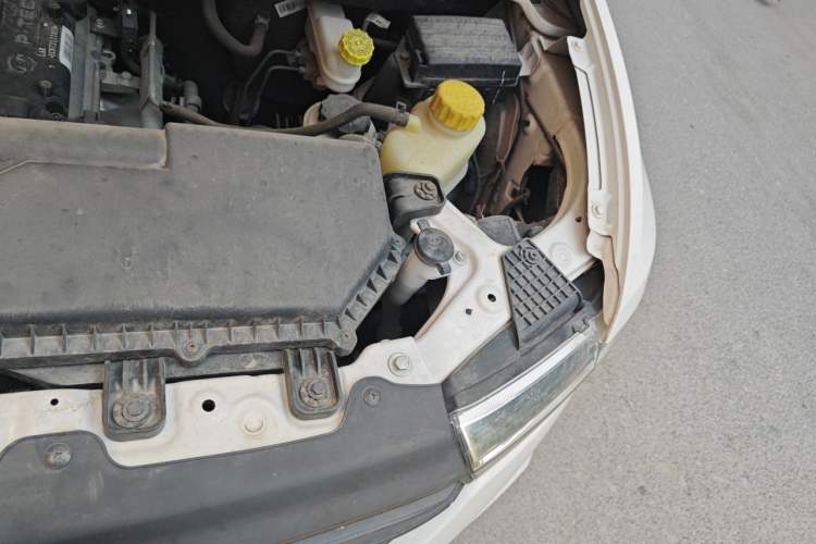 Used Wuling Hongguang V 2022 1.5L Jingqu Version Hydraulic Power Steering LAR Engine Bay Left