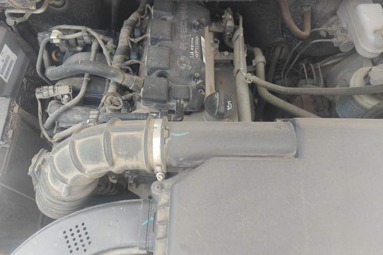 Used Wuling Hongguang V 2022 1.5L Jingqu Edition Enclosed-Window Vehicle with Electric Power Steering LAR Engine Bay