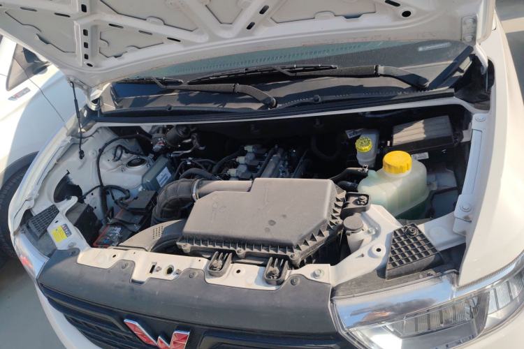 Used Wuling Hongguang V 2022 1.5L Jingqu Edition Electric-Assist LAR Engine Bay
