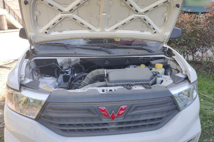 Used Wuling Hongguang V 2022 1.5L Jingqu Edition Enclosed-Window Vehicle with Hydraulic Power Steering LAR Engine Bay